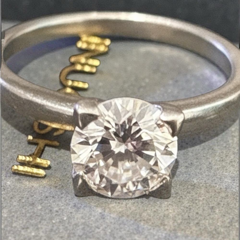 Elegant Silver Manmade - Moisanite Diamond Ring Size 9